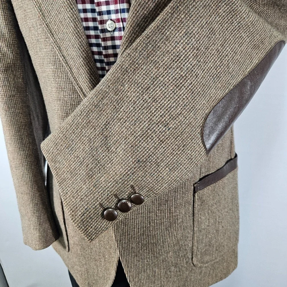 Men's Tweed Style Sport Coat Blazer Two Button Brown Wool Polyester Size 40R